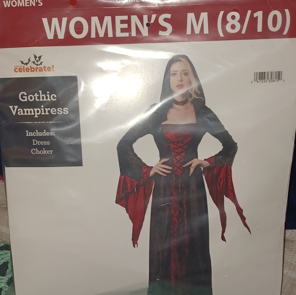Spirit Gothic Vampiress Costume - Red and Black Size Medium.